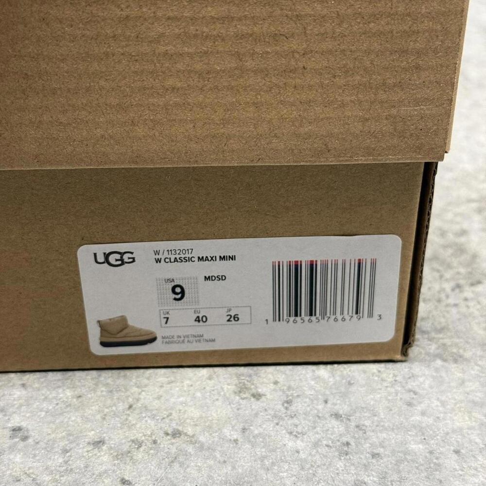 Ugg Classic Maxi Mini Puffer Boots - Picture 7 of 7